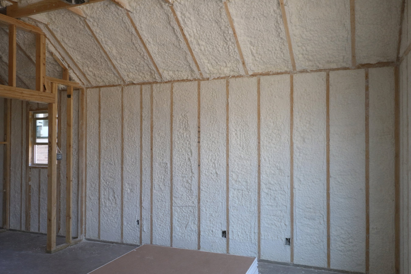 Closed-cell foam insulation